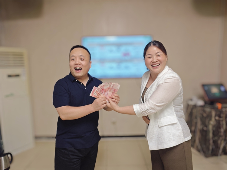 青島伊盛泰數(shù)控設(shè)備有限公司七月啟動(dòng)會(huì)